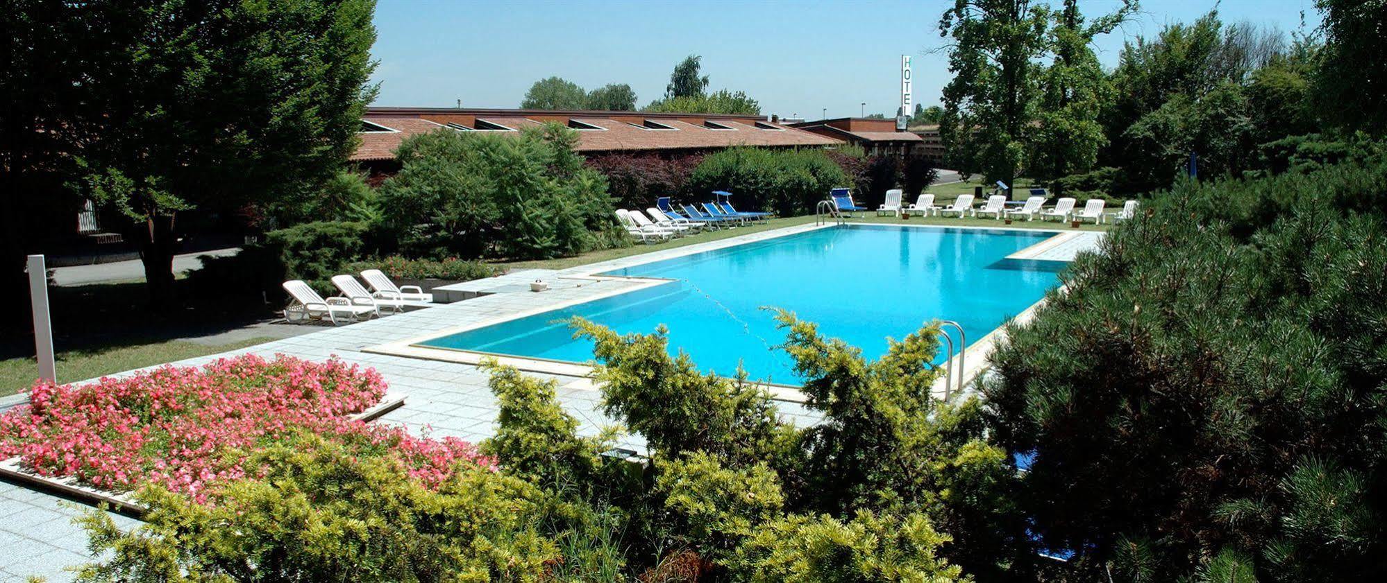 Golf Hotel Lainate Exteriér fotografie